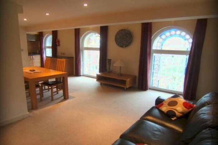 2 Bedroom Flat To Rent In George Street, Wakefield, WF1