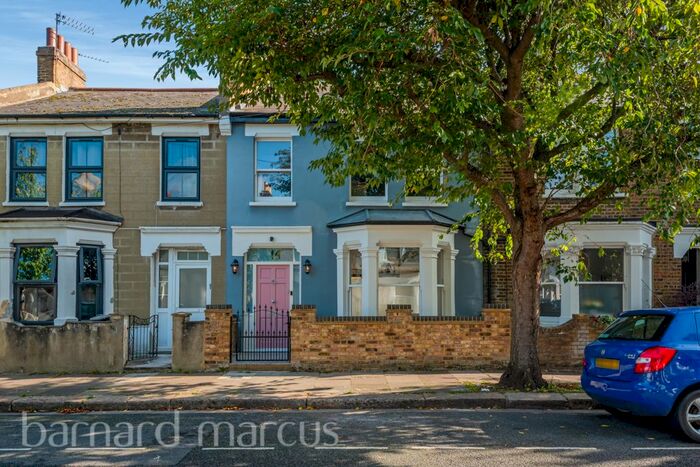 3 Bedroom Property To Rent In Abdale Road, London, W12