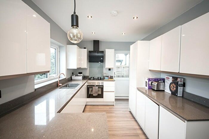 4 Bedroom Semi-Detached House To Rent In Sutherland Avenue, Leeds, West Yorkshire, LS8