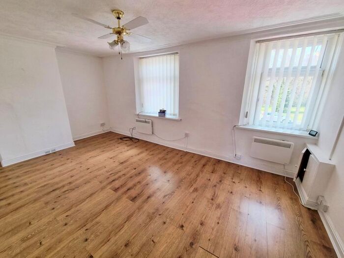 2 Bedroom Flat To Rent In Tabor Road, Maesycwmmer, Hengoed, CF82