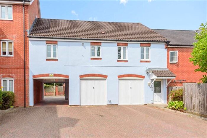 2 Bedroom Coach House For Sale In Charlton Drive, Petersfield, GU31