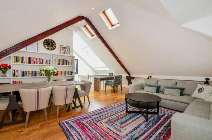 2 Bedroom Flat To Rent In Trebovir Road, Earls Court, London, SW5