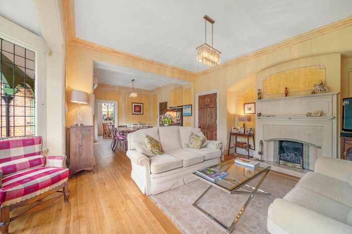 5 Bedroom Detached House For Sale In Durham Avenue, Bromley, BR2