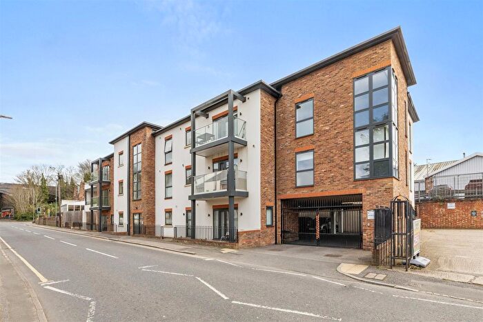 2 Bedroom Flat To Rent In Gordon Road, High Wycombe, HP13