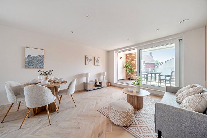 3 Bedroom Flat For Sale In Kingston Road, Wimbledon, London, SW19