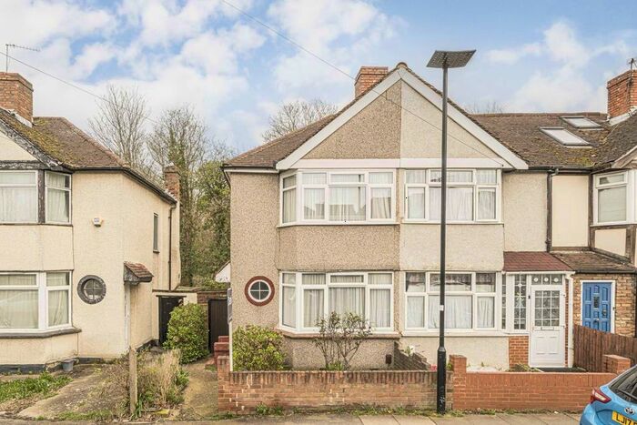 2 Bedroom Property To Rent In Saxon Avenue, Feltham, TW13