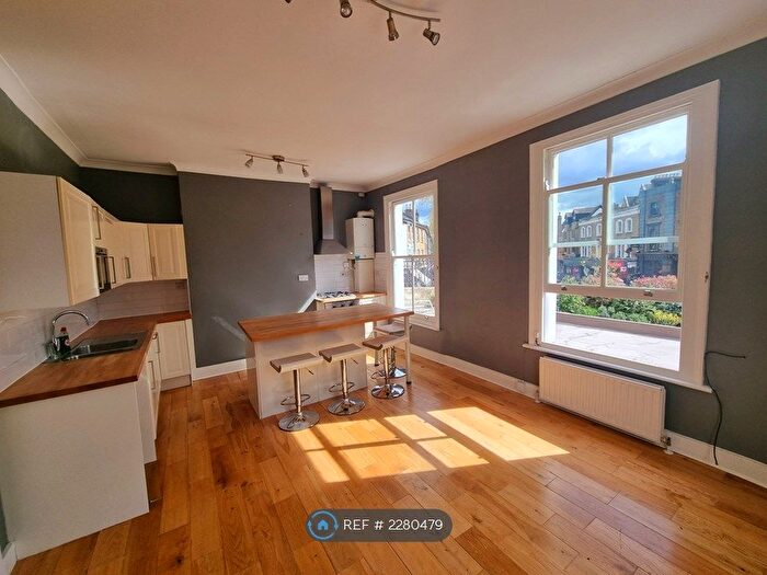 2 Bedroom Flat To Rent In Victoria Park Road, London, E9