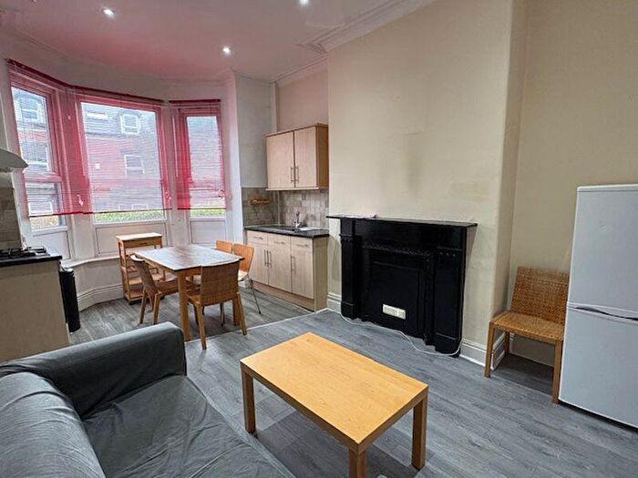 1 Bedroom Flat To Rent In Inglewood Terrace, Leeds, LS6