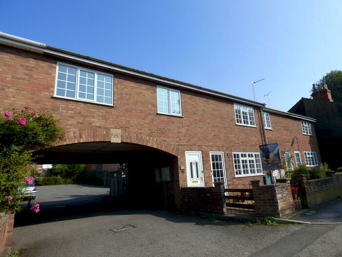 2 Bedroom Flat To Rent In Church Street, Louth, LN11