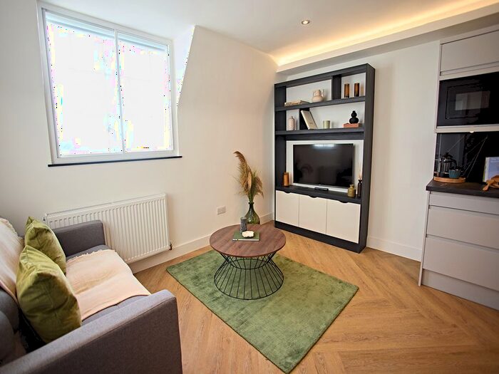 1 Bedroom Flat To Rent In Apt, Live Oasis Eastgate #, LS2