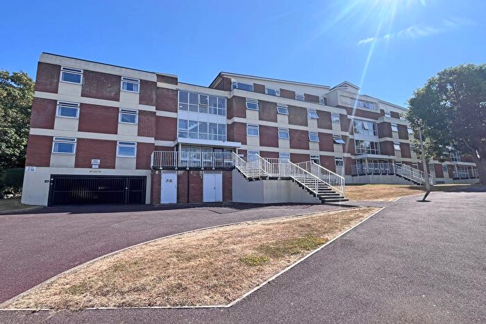 2 Bedroom Flat For Sale In Silverdale Road, Eastbourne, BN20