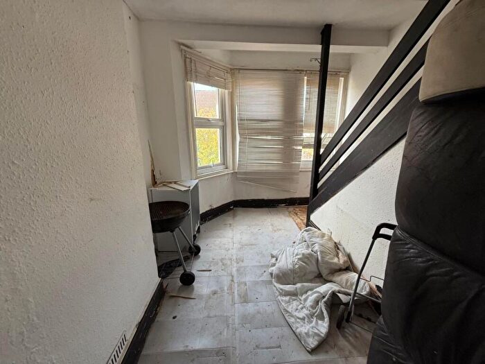 1 Bedroom Flat For Sale In Flat, Hainault Avenue, Westcliff-on-Sea, Southend-on-Sea, SS0