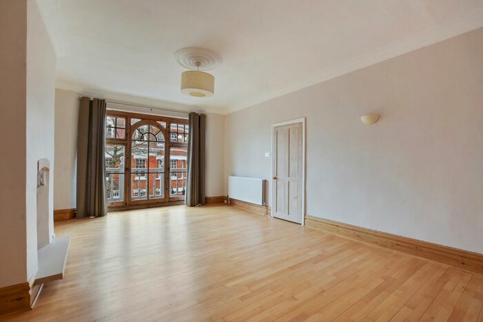 2 Bedroom Flat To Rent In Hornsey Lane Gardens, Highgate, N6