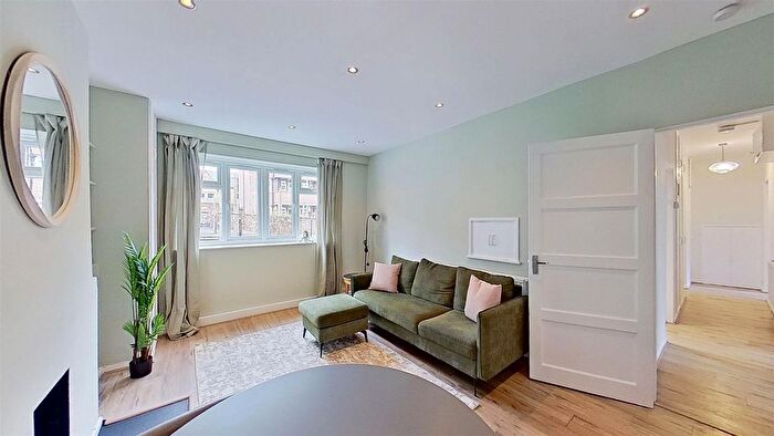 3 Bedroom Flat To Rent In Honeywell Road, London, SW11