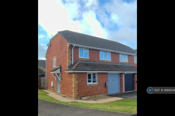 3 Bedroom Semi-Detached House To Rent In Elizabeth Road, Bude, EX23