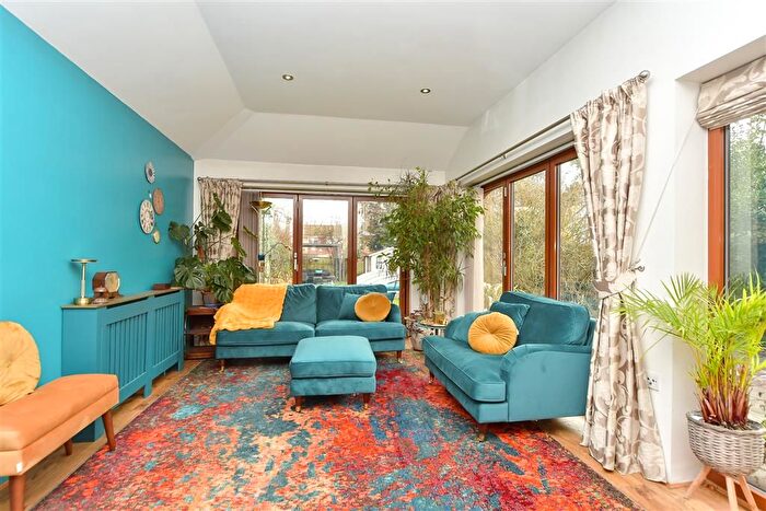 3 Bedroom Semi-Detached House For Sale In Hollow Lane, Snodland, Kent, ME6