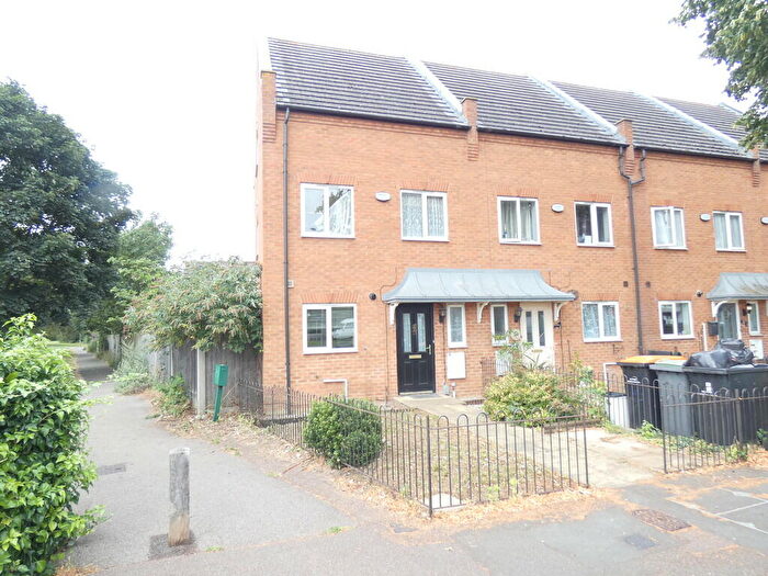 4 Bedroom Town House To Rent In Elstow Road, Bedford, MK42