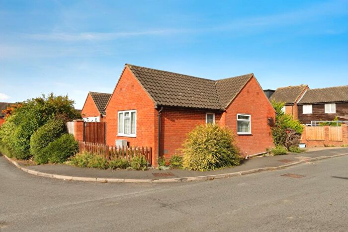2 Bedroom Semi-Detached Bungalow For Sale In Carters Close, Stevenage, SG2