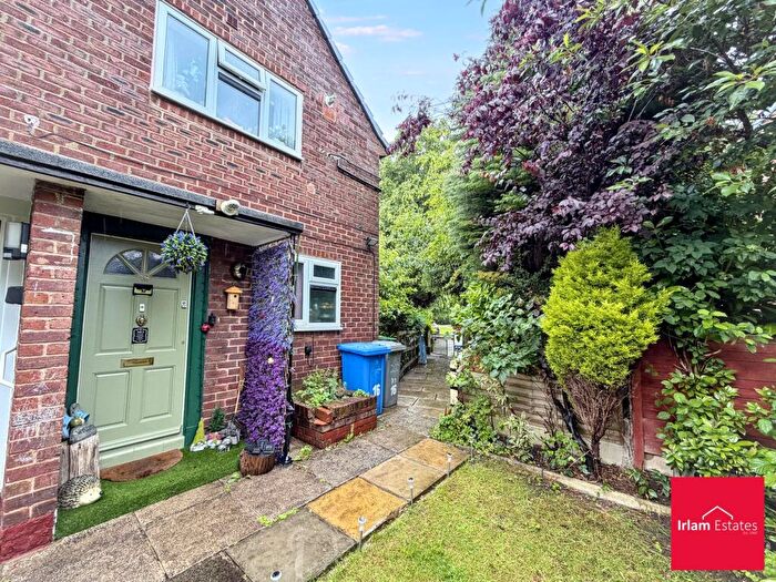 2 Bedroom Flat For Sale In Frodsham Road, Sale, M33