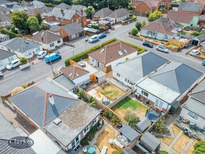 3 Bedroom Detached House For Sale In St Margarets Road Bed Detached