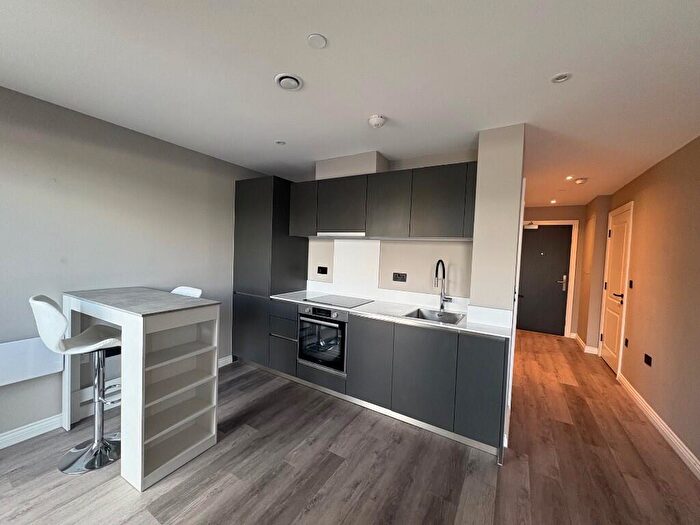 1 Bedroom Apartment To Rent In Whitehall Road, Leeds, West Yorkshire, LS12