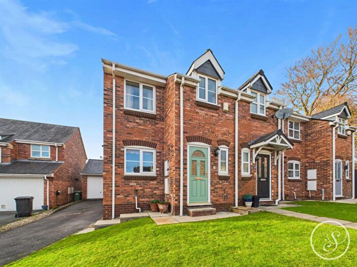2 Bedroom Town House For Sale In Stewart Close, Leeds, LS15