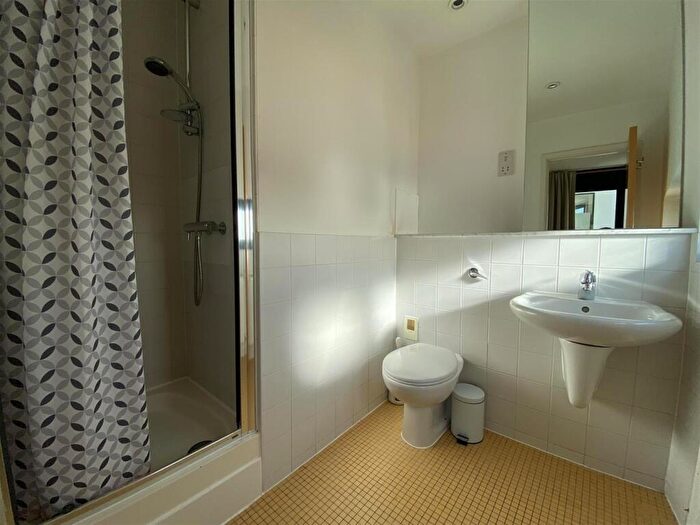 2 Bedroom Apartment For Sale In Westferry Road, London, E14