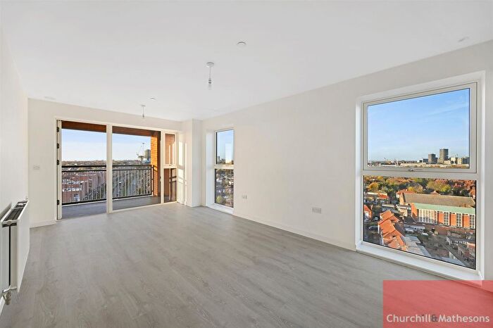 2 Bedroom Flat To Rent In Western Avenue, Acton, W3