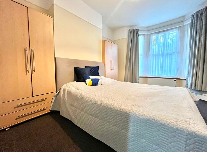 1 Bedroom Flat To Rent In Gowan Road, Willesden Green, NW10