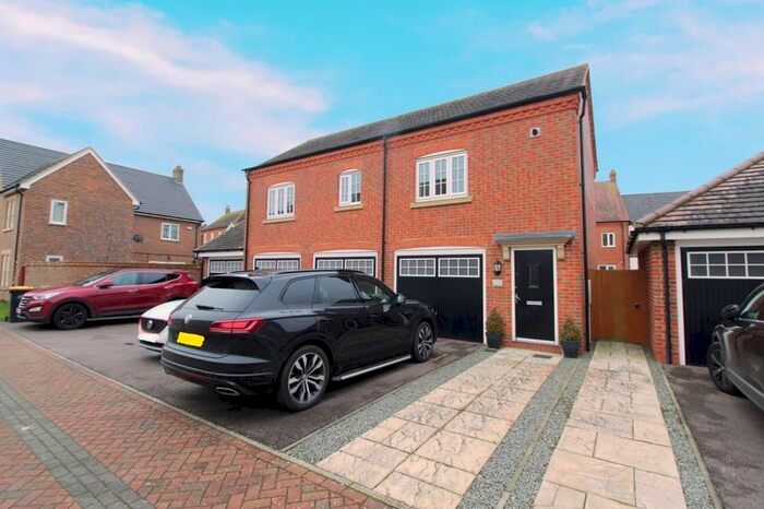 2 Bedroom Property To Rent In Pennard Close, Great Denham, Bedford MK40