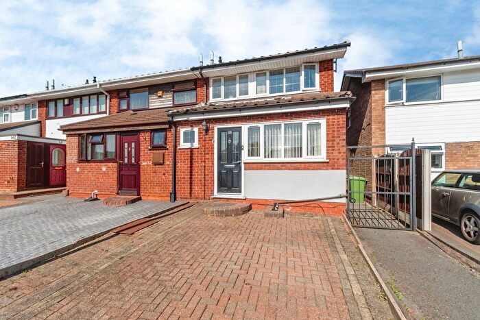 3 Bedroom End Of Terrace House For Sale In Stroud Avenue, Willenhall, West Midlands, WV12