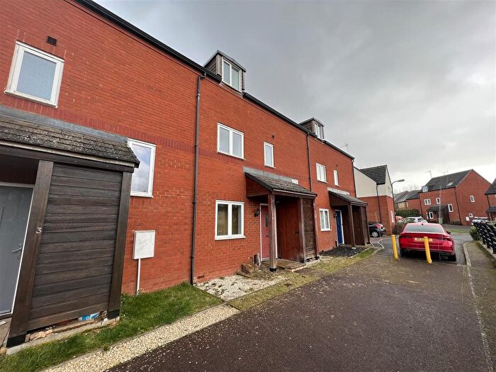 5 Bedroom Town House To Rent In Turneys Drive, Wolverton Mill, Milton Keynes, MK12