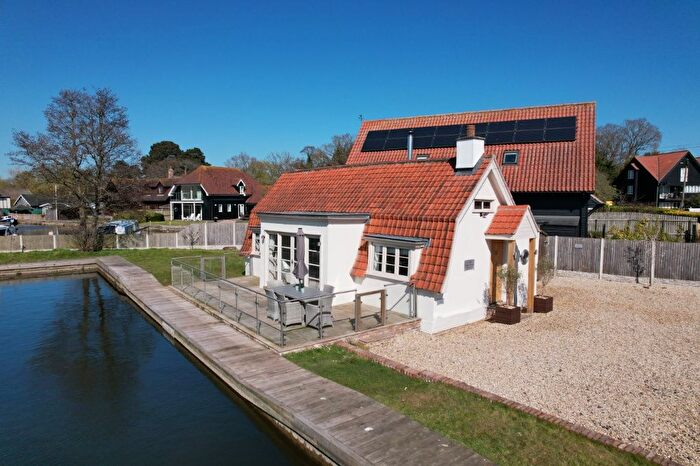 2 Bedroom Detached Bungalow For Sale In Ferry Road, Horning, NR12