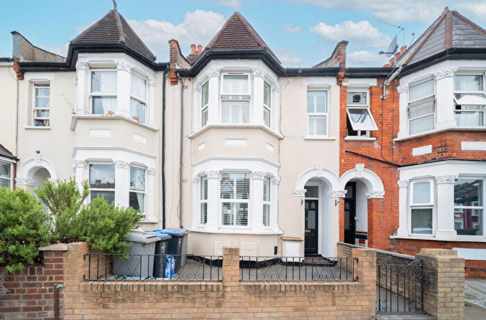2 Bedroom Flat For Sale In Litchfield Gardens, NW10