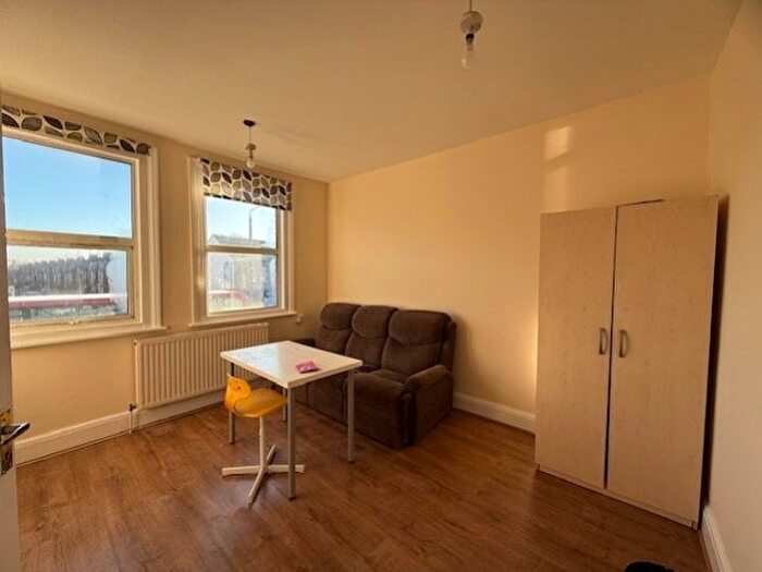 2 Bedroom Flat To Rent In Station Road, Harrow, Middlesex, HA1