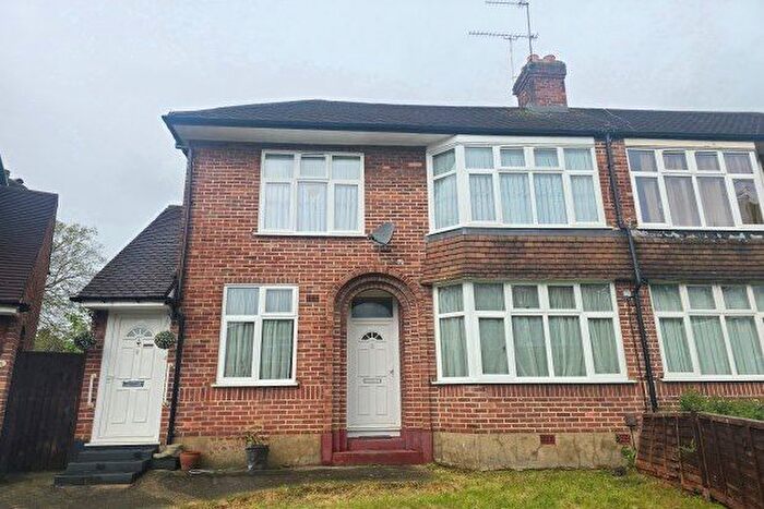 2 Bedroom Flat To Rent In Bicknoller Road, Enfield, EN1