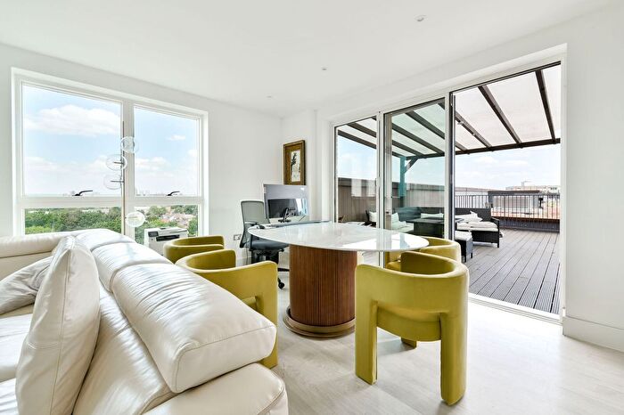 2 Bedroom Flat For Sale In Lakeside Drive, Park Royal, London, NW10
