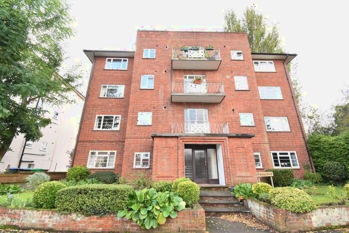 2 Bedroom Flat To Rent In Uxbridge Road, Kingston Upon Thames, KT1