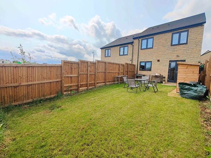 4 Bedroom Semi-Detached House For Sale In Willow Lane, Stonebrooke Gardens, Hipperholme, HX3