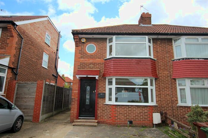 3 Bedroom Property To Rent In Broomgrove Gardens, Edgware, HA8