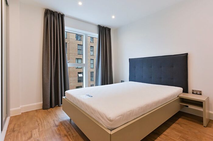 3 Bedroom Flat To Rent In Uncle Colindale, Aerial Square, London, NW9