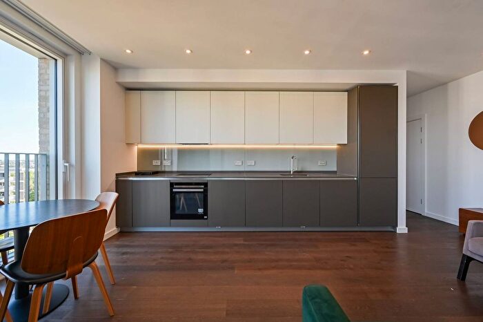 2 Bedroom Flat To Rent In Laurel Point, Stratford, London, E20