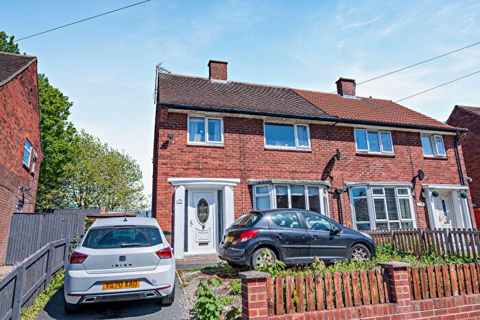 3 Bedroom Semi-Detached House For Sale In Swarcliffe Bank, Swarcliffe, Leeds, LS14