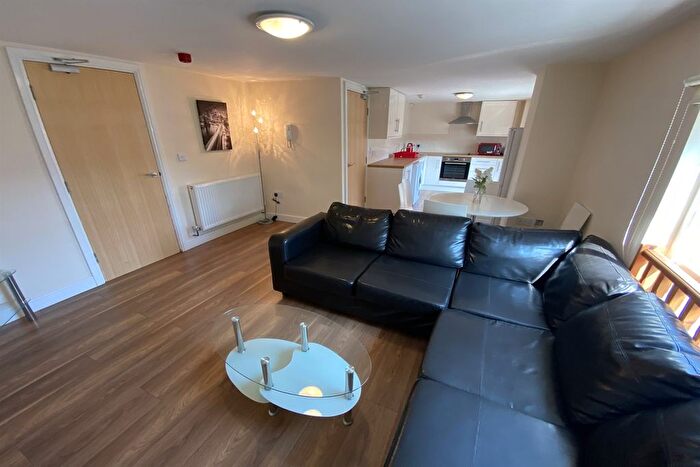 2 Bedroom Flat To Rent In - High Rd, Beeston, NG9