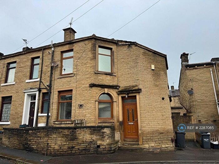 2 Bedroom End Of Terrace House To Rent In Thornhill Bridge Lane, Brighouse, HD6