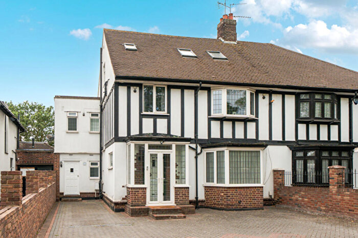 5 Bedroom Semi-Detached House For Sale In Westhorne Avenue, London, SE9