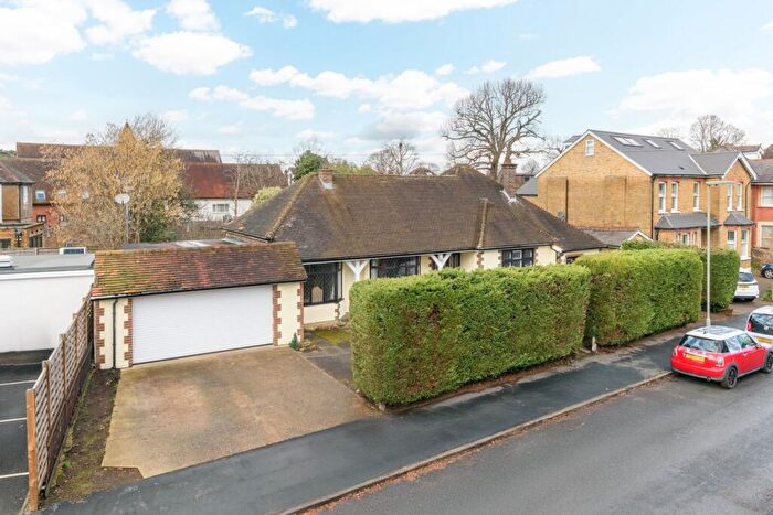 4 Bedroom Detached House For Sale In Kings Road, Walton-on-Thames, KT12
