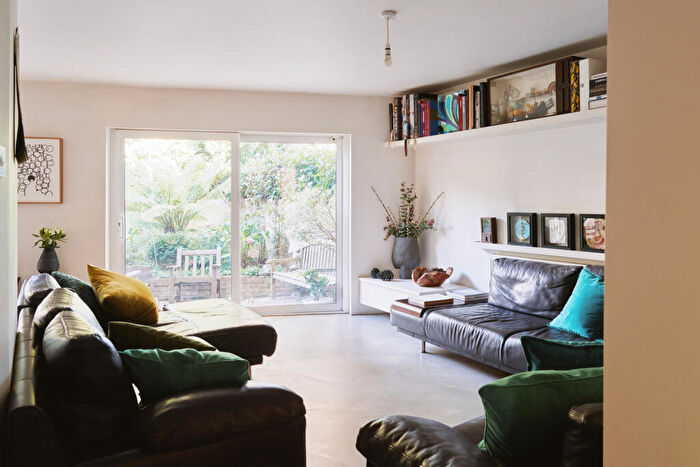 6 Bedroom Semi-Detached House For Sale In Harley Grove, London, E3