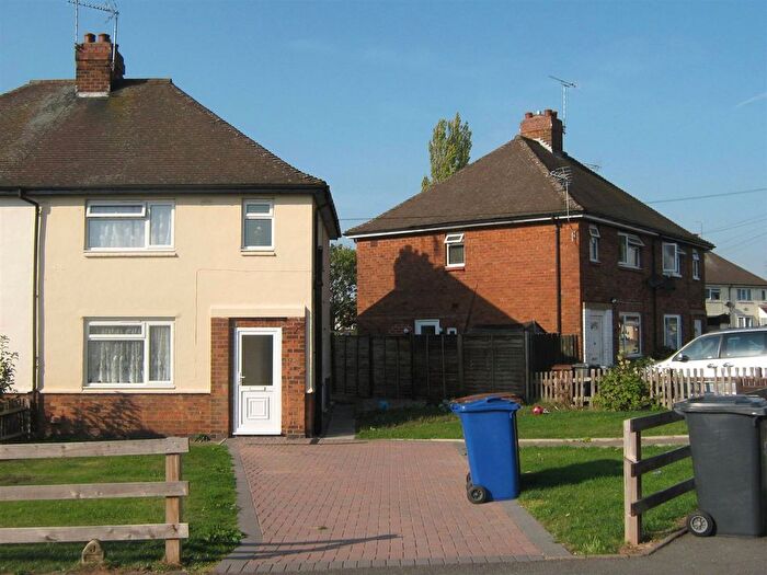 3 Bedroom Semi-detached House For Sale In Worcester Road, Burton-On-Trent, Staffordshire, DE15