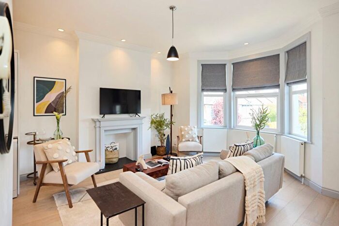 3 Bedroom Flat To Rent In Leghorn Road, London, NW10